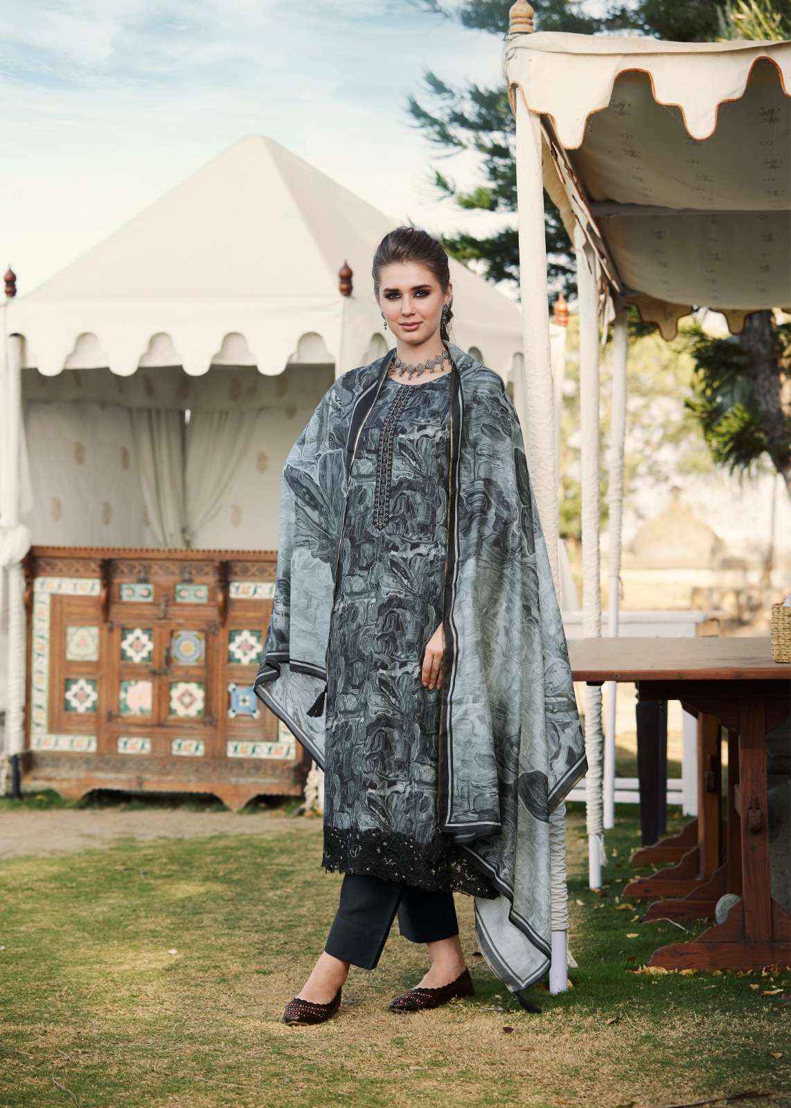 PRM TRENDZ INAAYA MUSLIN SILK DIGITAL PRINT WITH FANCY WORK SUIT (8 pcs catalog )