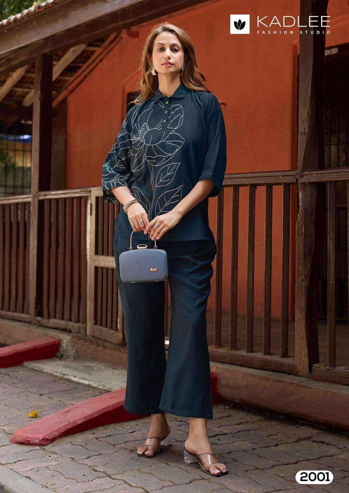 Kadlee Fashion Golden Lady Viscose Readymade Suits