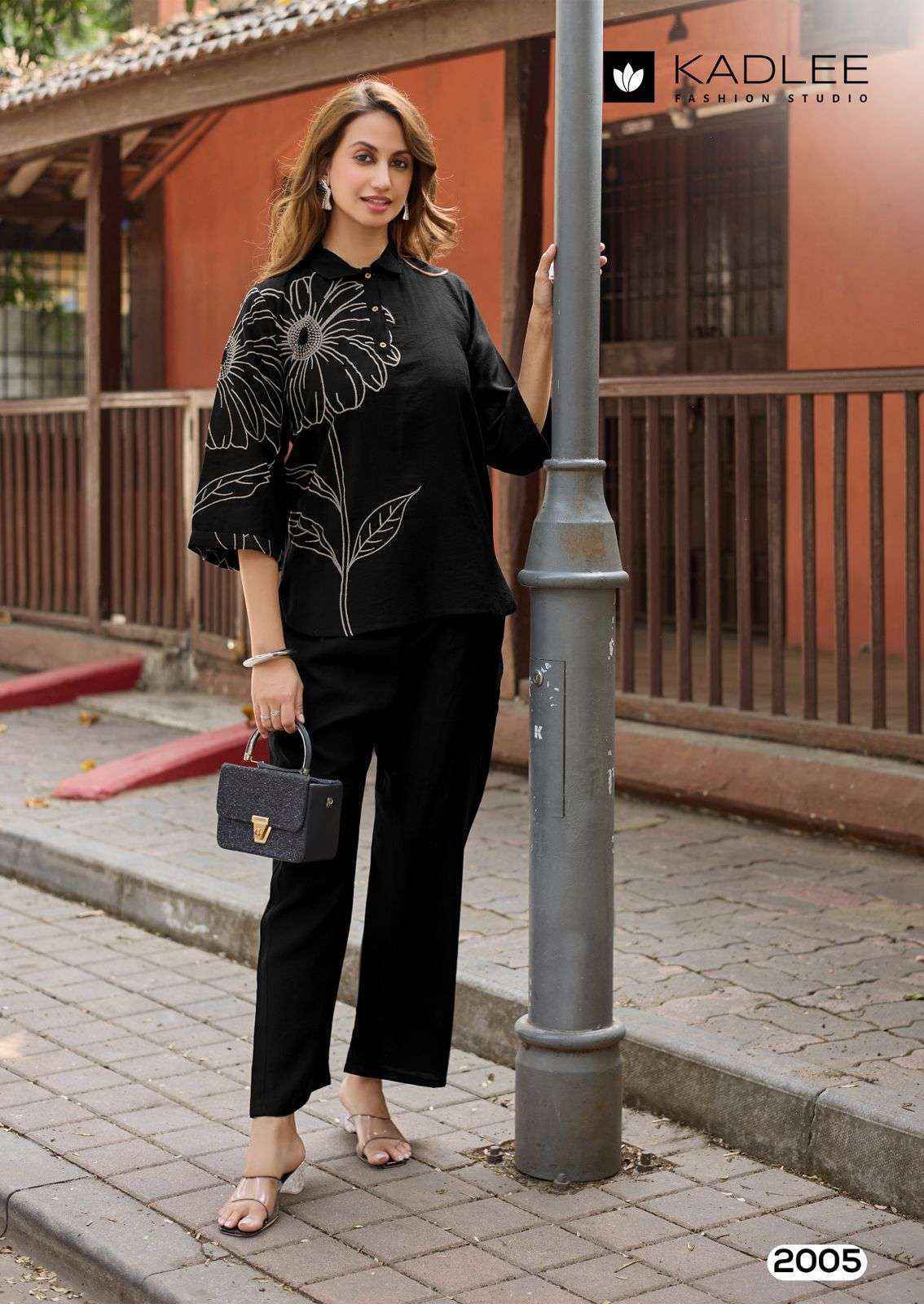 Kadlee Fashion Golden Lady Viscose Readymade Suits