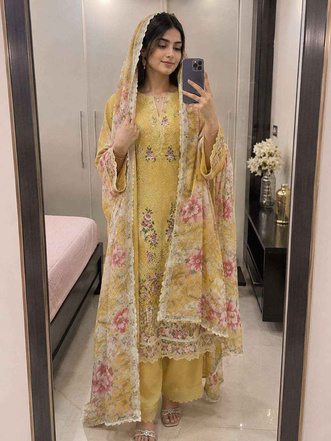Saniya Trendz 7211 Efgh Chikankari Work Pakistani Suits 4 Pcs Catalog